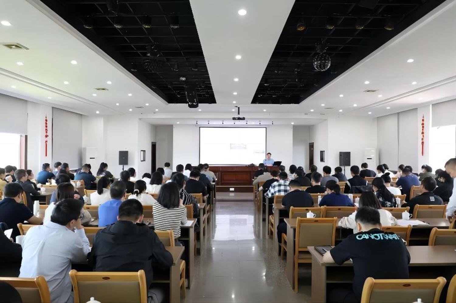 ​​悟文字“章法” 练写作“内功”——市综合执法局开展青年干部综合文字能力提升培训
